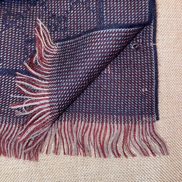 Gucci Logo Wool Scarf with fringe - Picture 3 of 5